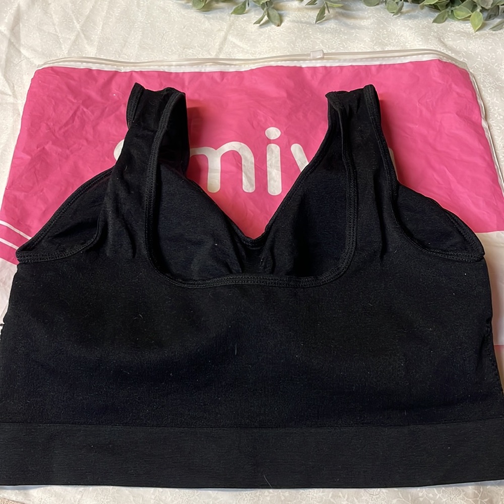 Pull on sports bra - Picture 3 of 8